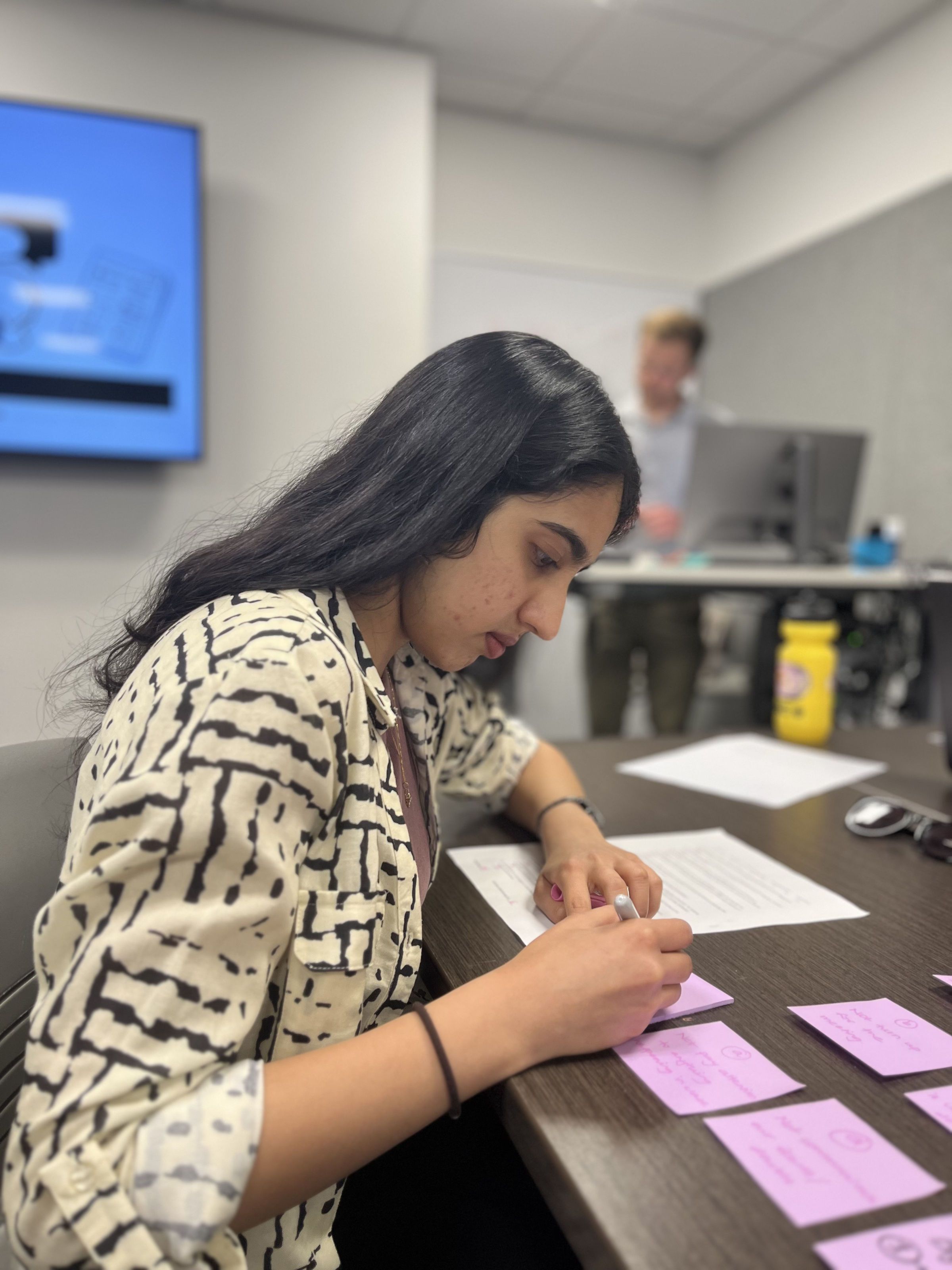 Synthesizing research notes on colored cards during a workshop session